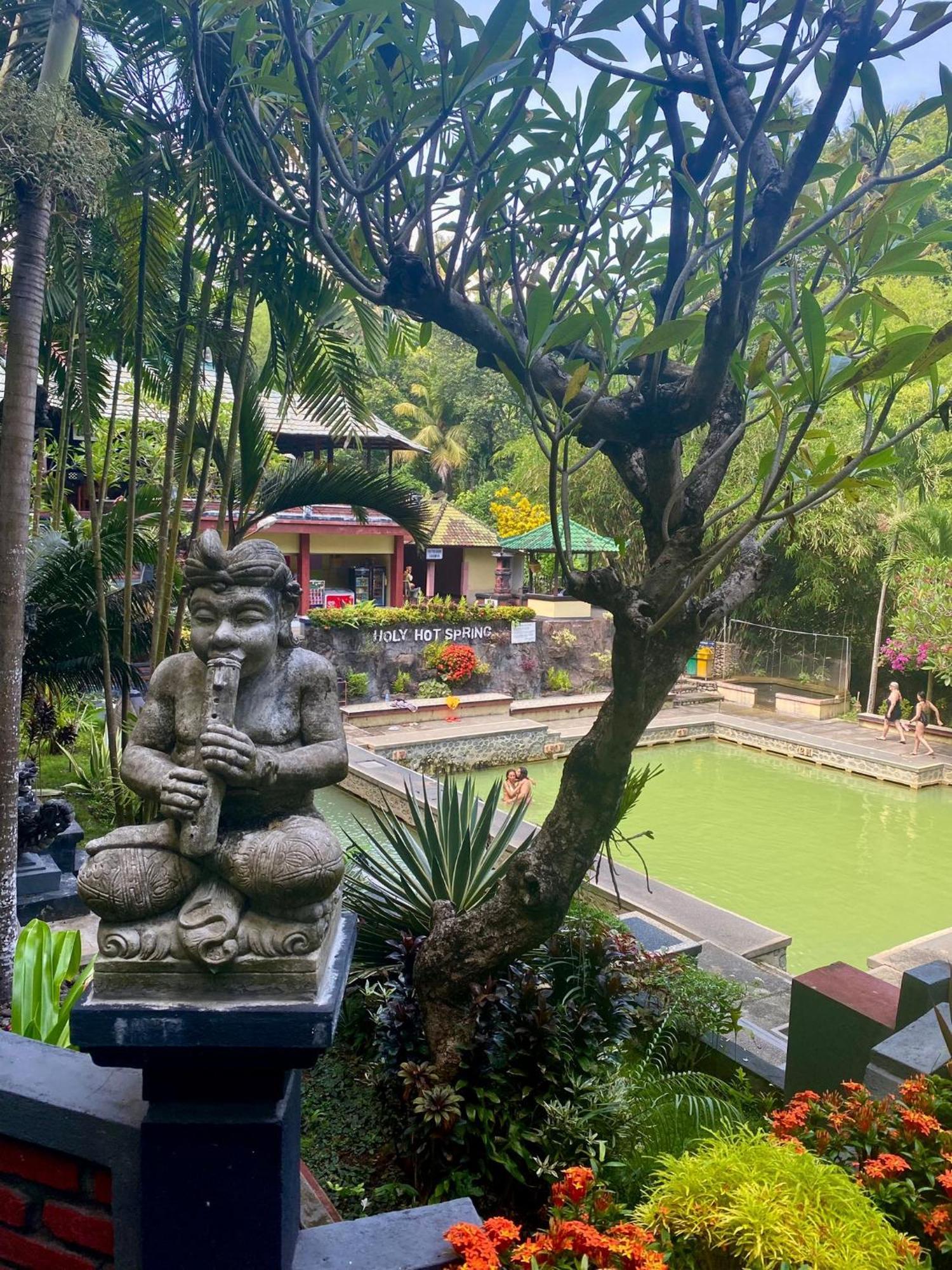 Kaia Lovina Guest House ภายนอก รูปภาพ